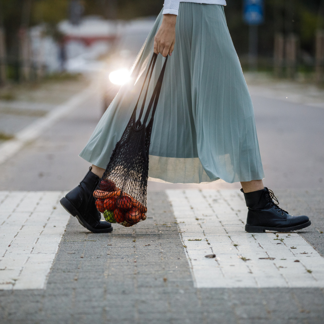 Stylizacje z plisowaną spódnicą – zobacz propozycje zestawów na każdą okazję